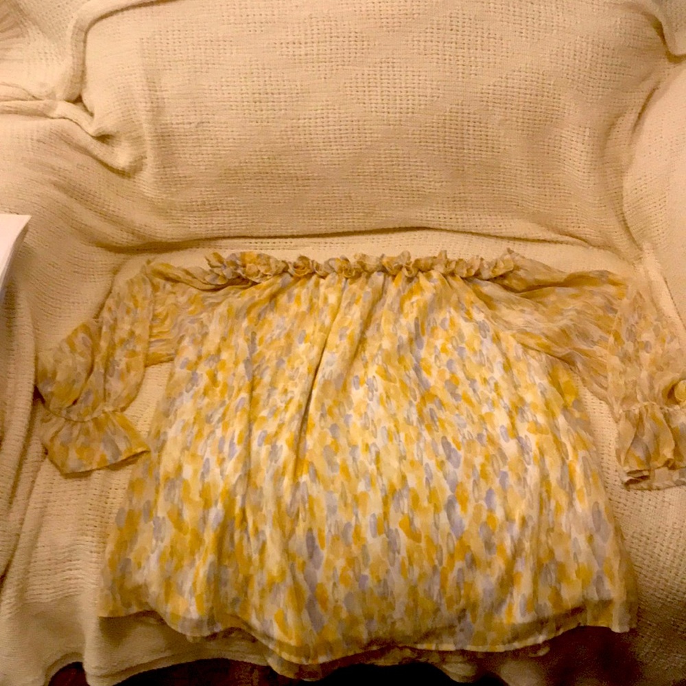JODIF brand off the shoulder blouse for woman.Size Large.Color yellow/blue/Grey